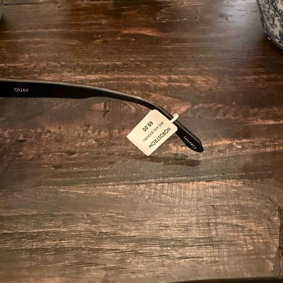NWT Quay Australia Bad and Bookish Sunglasses - Picture 6 of 6